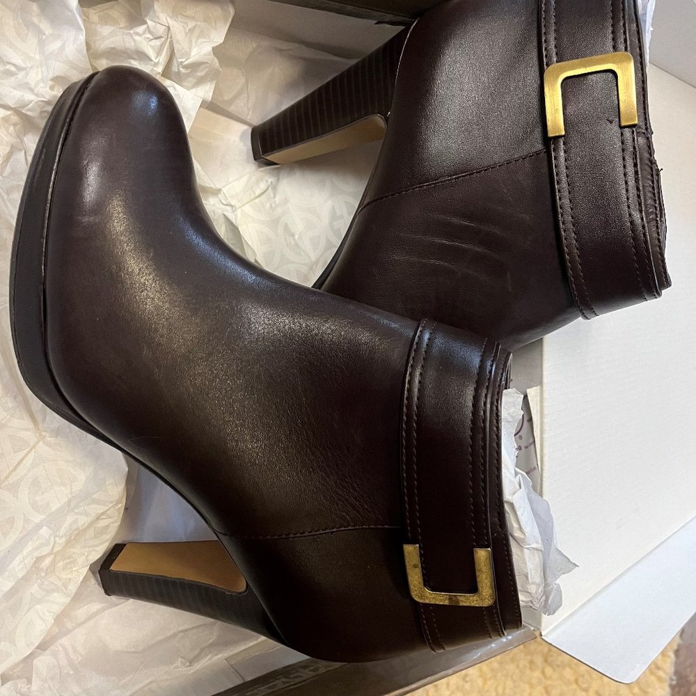 Giani Bernini women's brown leather ankle boots with gold buckles (worn once)
